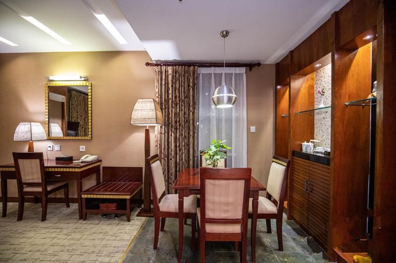 Kunming Golden Spring Hotel Exterior photo
