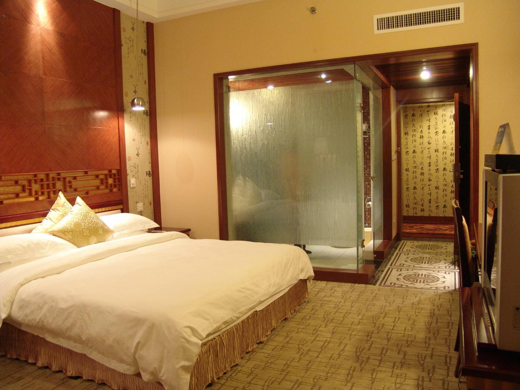 Kunming Golden Spring Hotel Exterior photo
