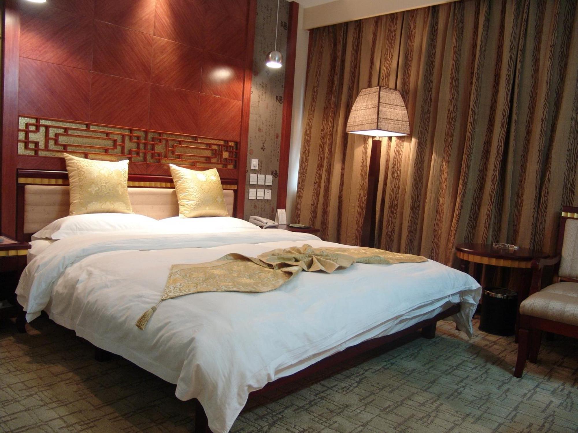Kunming Golden Spring Hotel Exterior photo